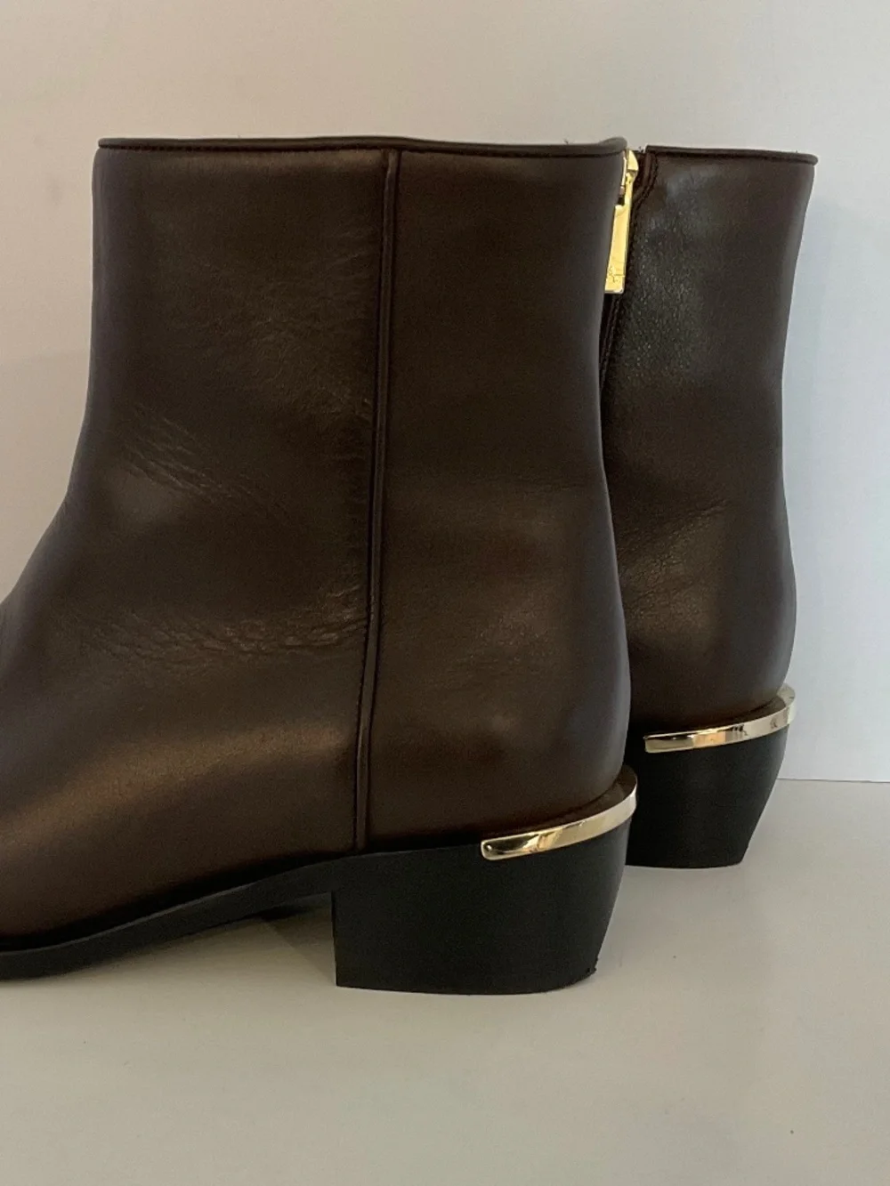 AQUATALIA Fin Leather Bootie in Midnight Brown Size 8 EXCELLENT CONDITION